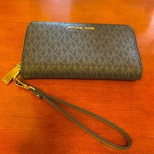 Michael Kors wristlet